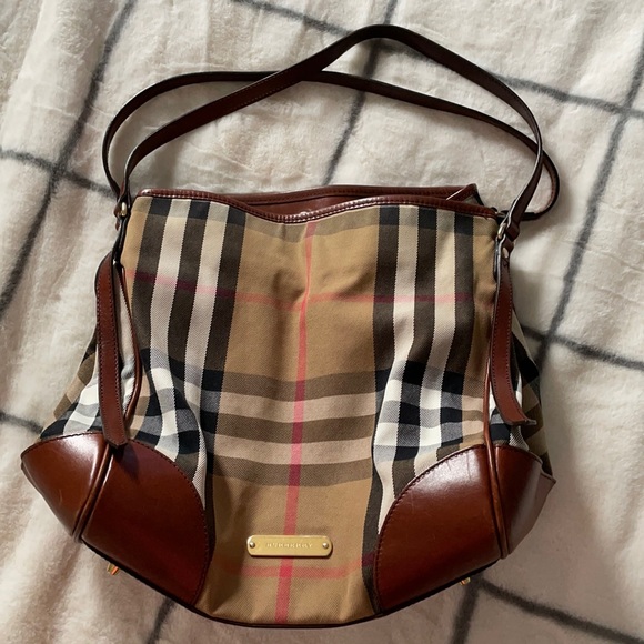 Burberry Handbags - Authentic Burberry leather classic shoulder bag